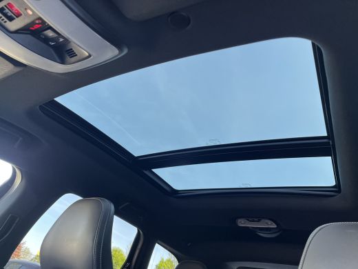 Volvo  XC60 Volvo R-Design 5-Cilinder! | Adaptieve Cruise | BLIS | Panoramadak | Afn. Trekhaak | R-Design ActivLease financial lease