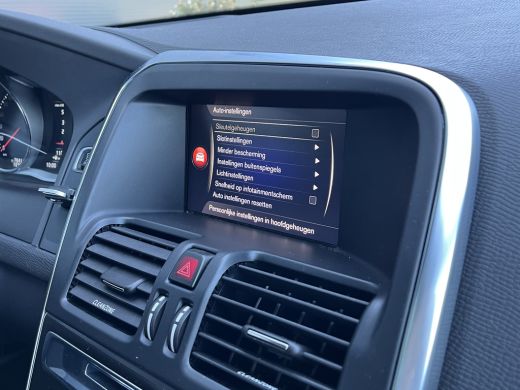 Volvo  XC60 R-Design 5-Cilinder! | Adaptieve Cruise | BLIS | Panoramadak | Afn. Trekhaak | R-Design ActivLease financial lease