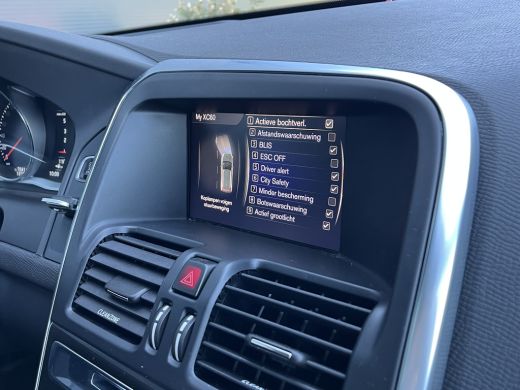 Volvo  XC60 R-Design 5-Cilinder! | Adaptieve Cruise | BLIS | Panoramadak | Afn. Trekhaak | R-Design ActivLease financial lease