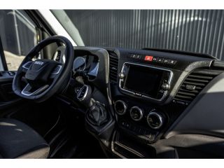 Iveco Daily 40C18 | Bakwagen met laadklep | 180PK | Automaat | Fabrieksgarantie | Navi | Camera | Climate | C...