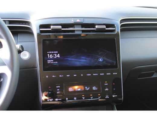 Hyundai Tucson Hyundai 1.6 T-GDI PHEV Comfort Smart 4WD | Airco | Navigatie | Weinig Kilometers | Trekhaak | | D... ActivLease financial lease