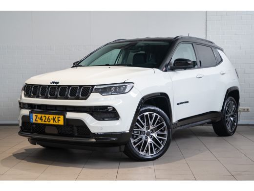 Jeep Compass Jeep 4xe 240 Plug-in Hybrid Electric Summit | Leder | Winterpack | Safety Pack | 19 inch lichtmet... Jeep Compass Jeep 4xe 240 Plug-in Hybrid Electric Summit | Leder | Winterpack | Safety Pack | 19 inch lichtmet...