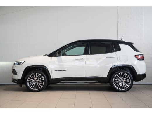 Jeep Compass Jeep 4xe 240 Plug-in Hybrid Electric Summit | Leder | Winterpack | Safety Pack | 19 inch lichtmet... ActivLease financial lease