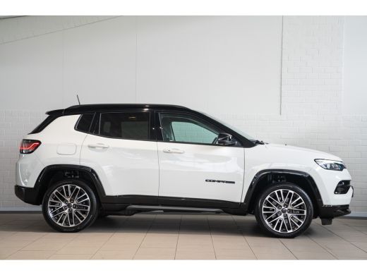 Jeep Compass Jeep 4xe 240 Plug-in Hybrid Electric Summit | Leder | Winterpack | Safety Pack | 19 inch lichtmet... ActivLease financial lease