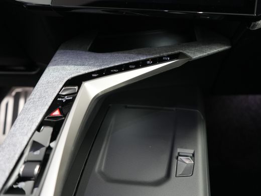 Peugeot 3008 Peugeot | HiFi Premium FOCAL® | Lichtmetalen velgen 19" | Panorama schuifdak ActivLease financial lease