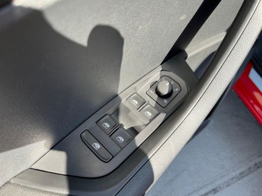 Skoda Karoq 1.5 TSI ACT Sportline Business | ACC | PDC V+A | Camera achter | Apple Carplay | Lage KM stand! | ActivLease financial lease