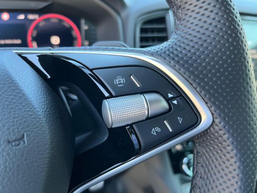 Skoda Karoq 1.5 TSI ACT Sportline Business | ACC | PDC V+A | Camera achter | Apple Carplay | Lage KM stand! | ActivLease financial lease