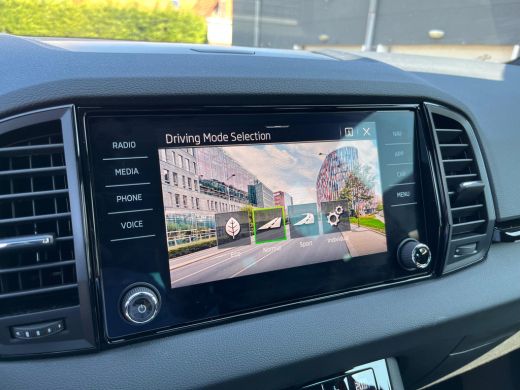 Skoda Karoq 1.5 TSI ACT Sportline Business | ACC | PDC V+A | Camera achter | Apple Carplay | Lage KM stand! | ActivLease financial lease
