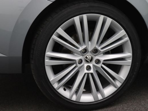 Skoda Superb Combi 1.4 TSI iV Business Edition Plus 218PK DSG matrix led, trekhaak, panoramadak, elek. verstel... ActivLease financial lease