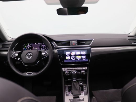 Skoda Superb Combi 1.4 TSI iV Business Edition Plus 218PK DSG matrix led, trekhaak, panoramadak, elek. verstel... ActivLease financial lease