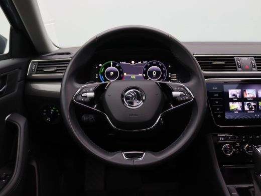 Skoda Superb Combi 1.4 TSI iV Business Edition Plus 218PK DSG matrix led, trekhaak, panoramadak, elek. verstel... ActivLease financial lease