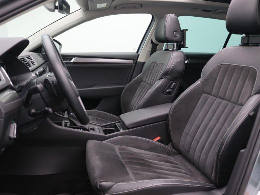Skoda Superb Combi 1.4 TSI iV Business Edition Plus 218PK DSG matrix led, trekhaak, panoramadak, elek. verstel... ActivLease financial lease