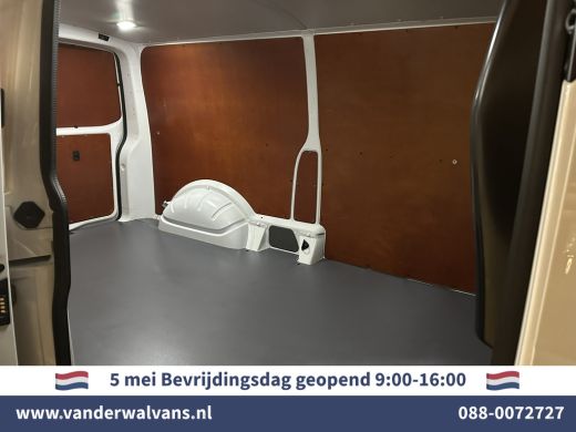 Volkswagen Transporter 2.0 TDI L2H1 Euro6 RIJKLAAR Airco | Navigatie | Apple Carplay | Android Auto | Trekhaak Cruisecon... ActivLease financial lease