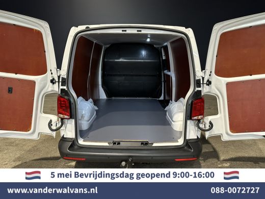 Volkswagen Transporter 2.0 TDI L2H1 Euro6 RIJKLAAR Airco | Navigatie | Apple Carplay | Android Auto | Trekhaak Cruisecon... ActivLease financial lease