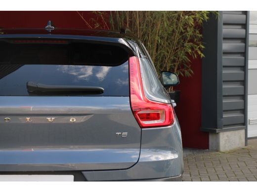 Volvo  XC40 Volvo 1.5 T5 Recharge R-Design | Trekhaak | Camera | Stuur/stoelverwarming ActivLease financial lease