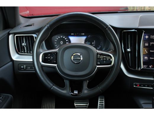 Volvo  XC60 Volvo 2.0 Recharge T8 AWD R-Design | Trekhaak | Schuifdak | Adaptive Cruise | BLIS | 21" Velgen ActivLease financial lease