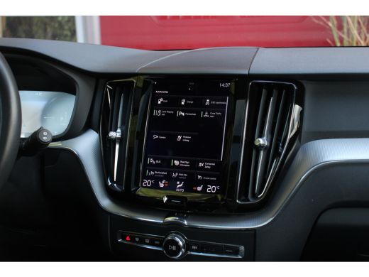 Volvo  XC60 Volvo 2.0 Recharge T8 AWD R-Design | Trekhaak | Schuifdak | Adaptive Cruise | BLIS | 21" Velgen ActivLease financial lease