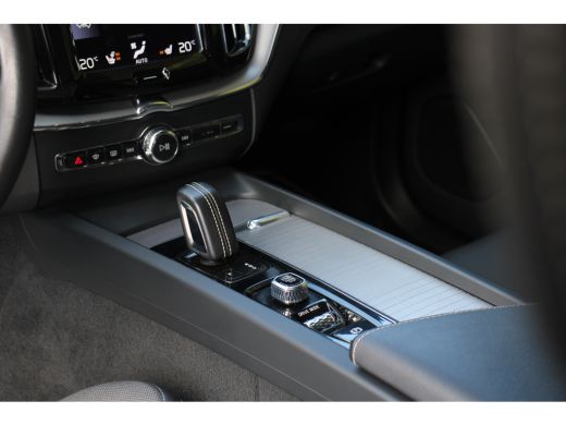 Volvo  XC60 Volvo 2.0 Recharge T8 AWD R-Design | Trekhaak | Schuifdak | Adaptive Cruise | BLIS | 21" Velgen ActivLease financial lease