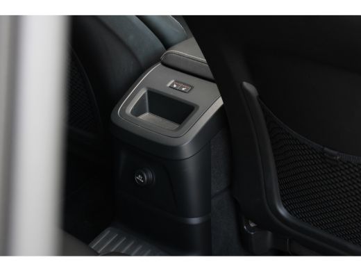 Volvo  XC60 Volvo 2.0 Recharge T8 AWD R-Design | Trekhaak | Schuifdak | Adaptive Cruise | BLIS | 21" Velgen ActivLease financial lease