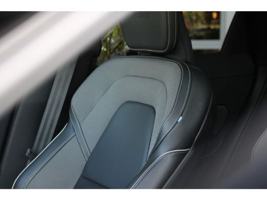 Volvo  XC60 Volvo 2.0 Recharge T8 AWD R-Design | Trekhaak | Schuifdak | Adaptive Cruise | BLIS | 21" Velgen ActivLease financial lease