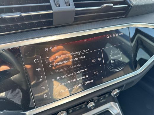 Audi Q3 45 TFSI e S edition | PHEV | Trekhaak | Elec. A-Klep | 19Inch | Leder-alcantara | 6.023Km | ActivLease financial lease