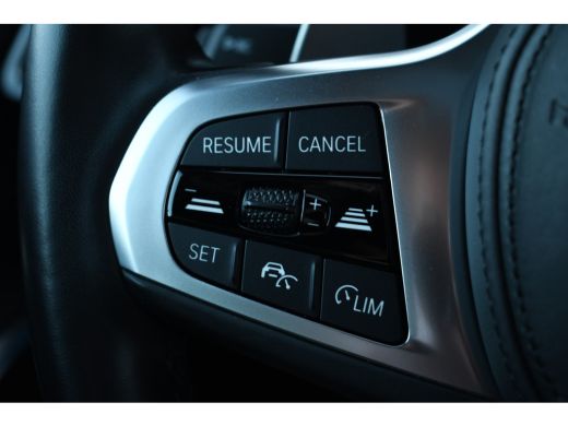 BMW 3 Serie Touring 330e M-Sport Pano Trekh ACC El-zetel HUD Carbon 19inch Adp-onderstel ActivLease financial lease
