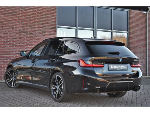 BMW 3 Serie Touring 330e M-Sport Pano Trekh ACC El-zetel HUD Carbon 19inch Adp-onderstel ActivLease financial lease