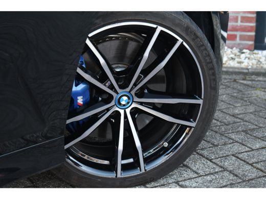 BMW 3 Serie Touring 330e M-Sport Pano Trekh ACC El-zetel HUD Carbon 19inch Adp-onderstel ActivLease financial lease