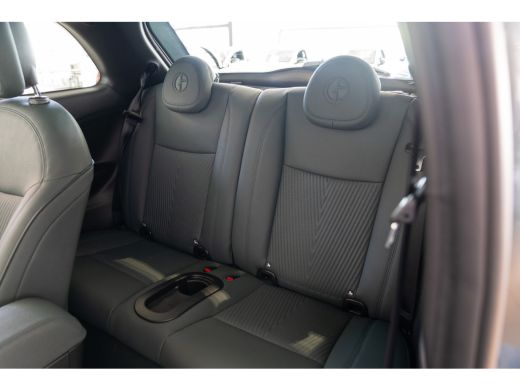 Fiat 500E Giorgio Armani Edition 42 kWh Automaat ActivLease financial lease