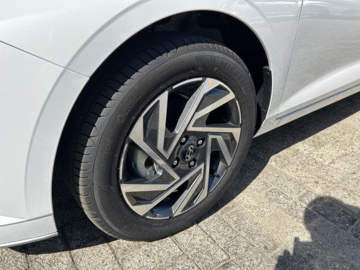 Hyundai i20 1.0 T-GDI Comfort | 2e paasdag geopend! | VOORRAADKORTING | Achteruitrijcamera | Cruise Control |... ActivLease financial lease