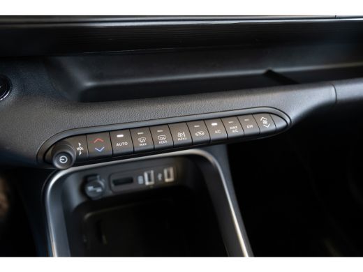 Jeep Avenger 1.2 Altitude | Navigatie | Keyless | 18 inch lichtmetaal | Climate Controle | Camera | ActivLease financial lease