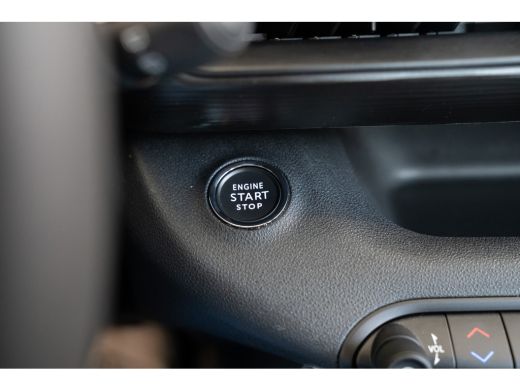 Jeep Avenger 1.2 Altitude | Navigatie | Keyless | 18 inch lichtmetaal | Climate Controle | Camera | ActivLease financial lease