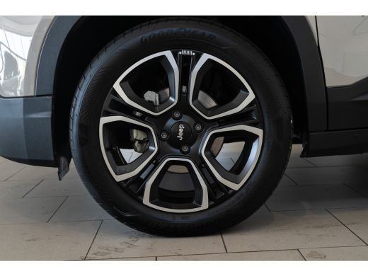Jeep Avenger 1.2 Altitude | Navigatie | Keyless | 18 inch lichtmetaal | Climate Controle | Camera | ActivLease financial lease