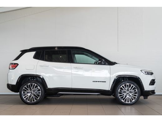 Jeep Compass Jeep 4xe 240 Plug-in Hybrid Electric Summit | Camera | Safety Pack | Winter pack | Apple Carplay ... ActivLease financial lease