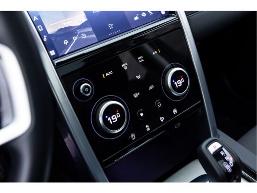 Land Rover Discovery Sport P300e PHEV AWD AUT | Black Pack | Afneembare trekhaak | Panoramadak | 360gr Camera | ActivLease financial lease