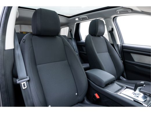 Land Rover Discovery Sport P300e PHEV AWD AUT | Black Pack | Afneembare trekhaak | Panoramadak | 360gr Camera | ActivLease financial lease
