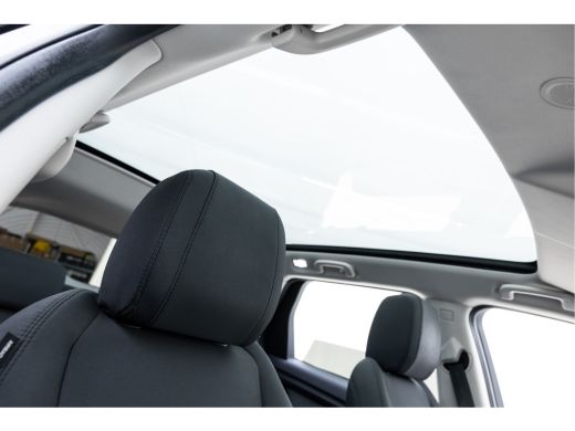 Land Rover Discovery Sport P300e PHEV AWD AUT | Black Pack | Afneembare trekhaak | Panoramadak | 360gr Camera | ActivLease financial lease