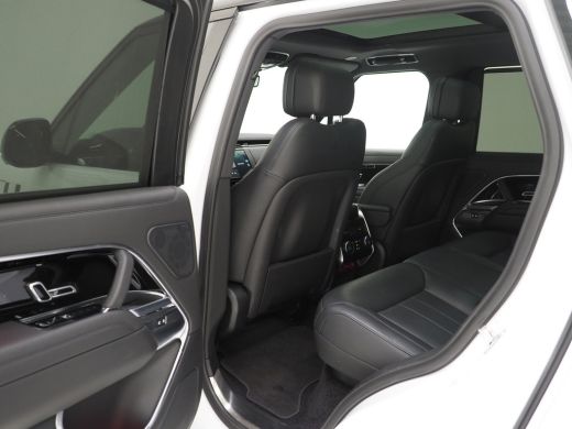 Land Rover Range Rover P460e HSE | 23 Inch Gloss Black | Shadow Pack | El.trekhaak | Pano | Head-up ActivLease financial lease