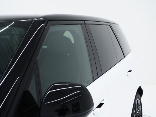 Land Rover Range Rover P460e HSE | 23 Inch Gloss Black | Shadow Pack | El.trekhaak | Pano | Head-up ActivLease financial lease