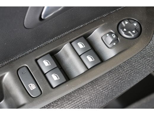 Peugeot 208 1.2 PureTech 75 Style Peugeot 208 1.2 Handmatig 1.2 PureTech 75 Style | Airco | Apple Carplay/And... ActivLease financial lease