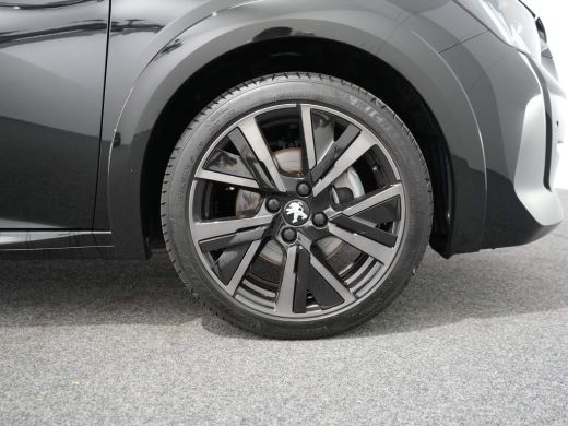 Peugeot 208 Peugeot 1.2 PureTech GT | 17" lichtmetalen velgen "Jordaan" incl. plaatsbesparend reservewiel | A... ActivLease financial lease