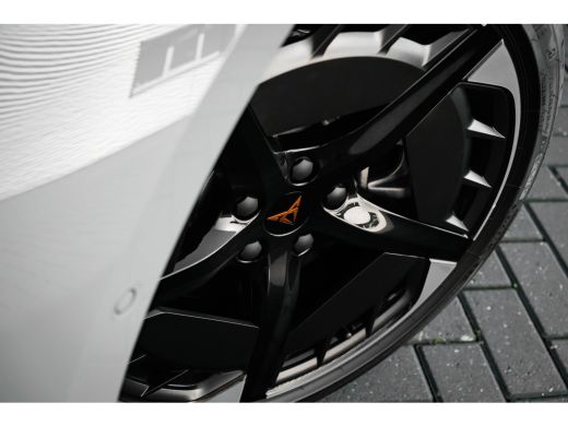 Seat Born Performance | 82 kWh | Panorama dak | Sennheiser | Keyless Advanced | Elek. stoelen | 20" Velgen ... ActivLease financial lease