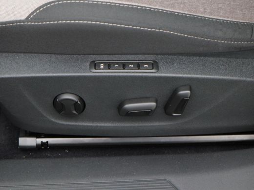 Skoda Enyaq Coupé Business Edition Plus 60 | Adaptive Cruise | CarPlay | Navigatie | Bluetooth | Achteruitrijcamera... ActivLease financial lease