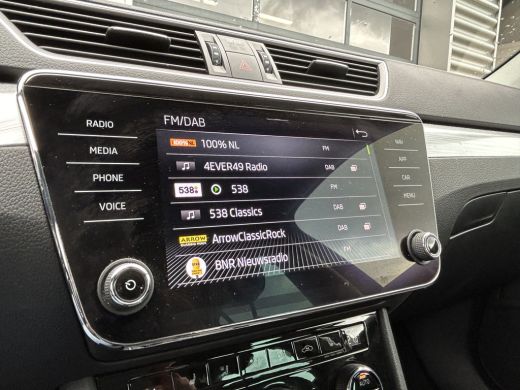 Skoda Superb Combi 1.5 TSI 150 pk ACT Business Edition 7-DSG | Trekhaak uitklapbaar | Elektrische LV-stoel | N... ActivLease financial lease