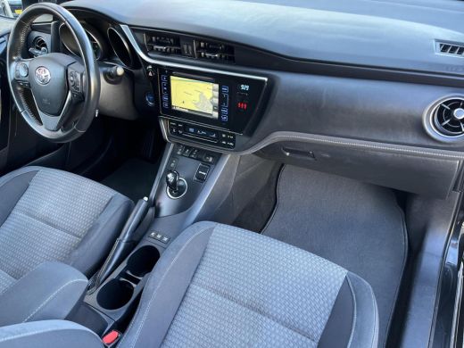 Toyota Auris Touring Sports 1.8 Hybrid Dynamic Ultimate | Navigatie | Stoelverwarming | Parkeersensoren 17 inch LM-velgen | ActivLease financial lease