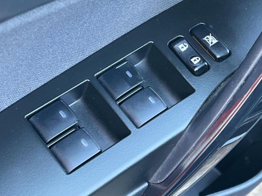 Toyota Auris Touring Sports 1.8 Hybrid Dynamic Ultimate | Navigatie | Stoelverwarming | Parkeersensoren 17 inch LM-velgen | ActivLease financial lease