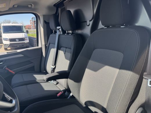 Volkswagen Transporter 2.0 TDI L1 150PK hand | betimmering | achteruitrijcamera | bijrijdersbank ActivLease financial lease