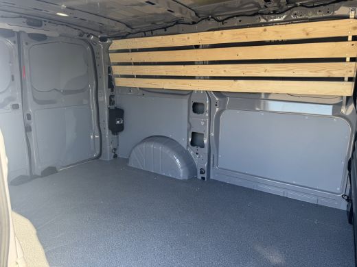 Volkswagen Transporter 2.0 TDI L1 150PK hand | betimmering | achteruitrijcamera | bijrijdersbank ActivLease financial lease