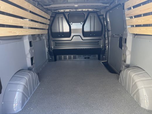 Volkswagen Transporter 2.0 TDI L1 150PK hand | betimmering | achteruitrijcamera | bijrijdersbank ActivLease financial lease