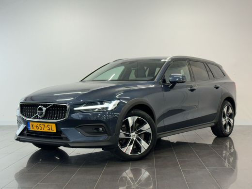 Volvo V60 Cross Country 2.0 B5 AWD Pro | Achterbank verwarmd | Cruise control adaptief met Stop&Go en stuur... Volvo V60 Cross Country 2.0 B5 AWD Pro | Achterbank verwarmd | Cruise control adaptief met Stop&Go en stuur...